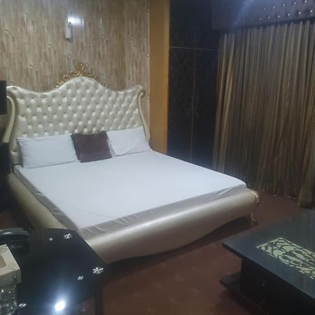 Town Guest House Toba Tek Singh Экстерьер фото