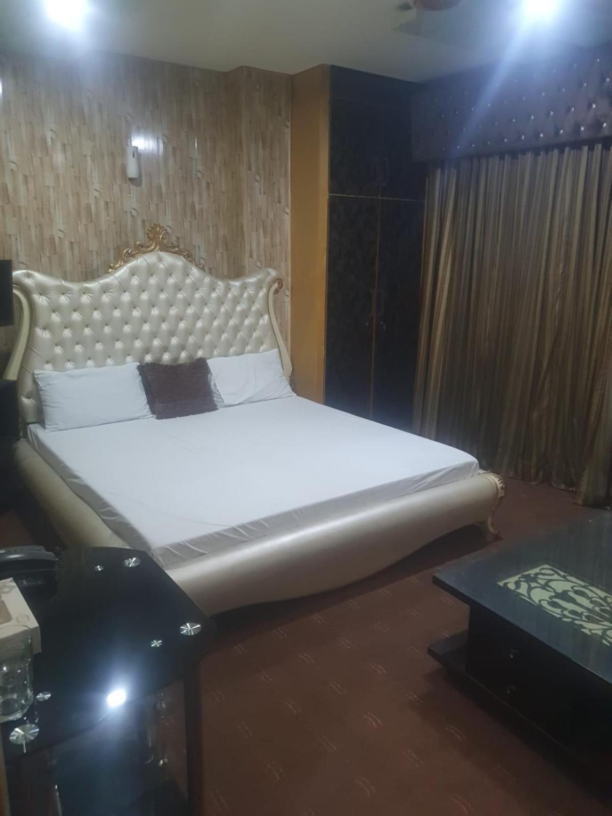 Town Guest House Toba Tek Singh Экстерьер фото