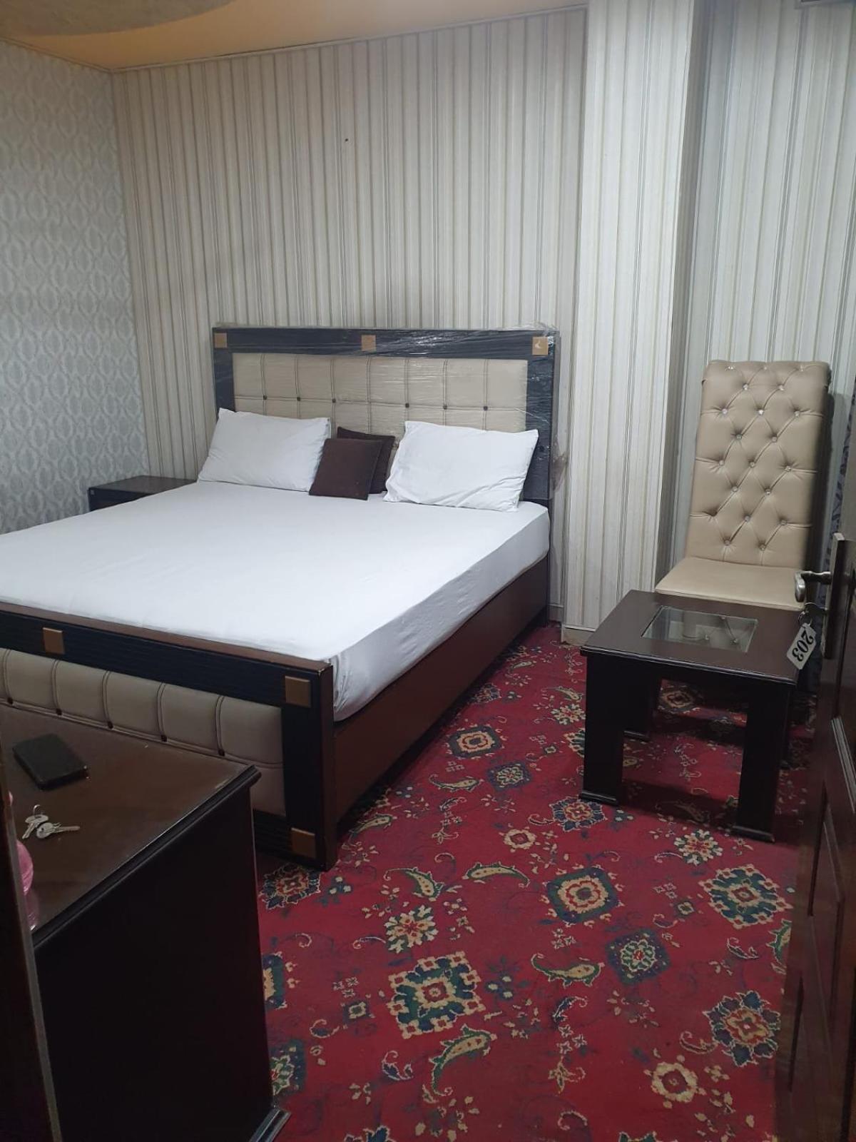 Town Guest House Toba Tek Singh Экстерьер фото